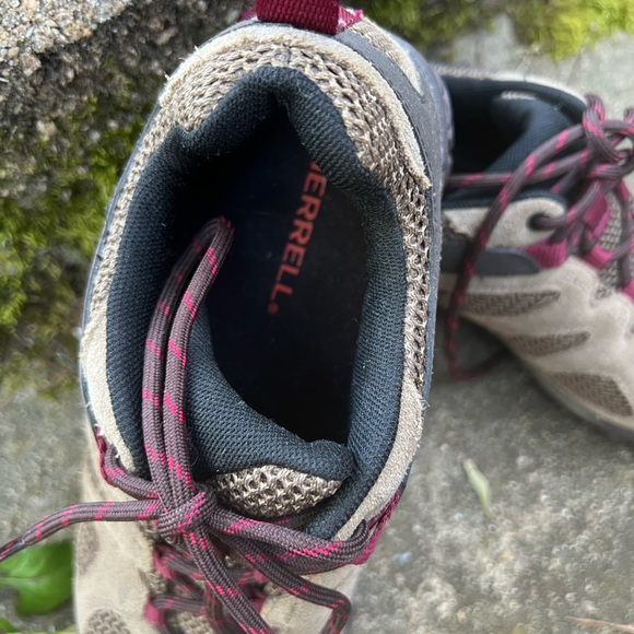 Women’s Merrill Hiking Shoes - Picture 4 of 7